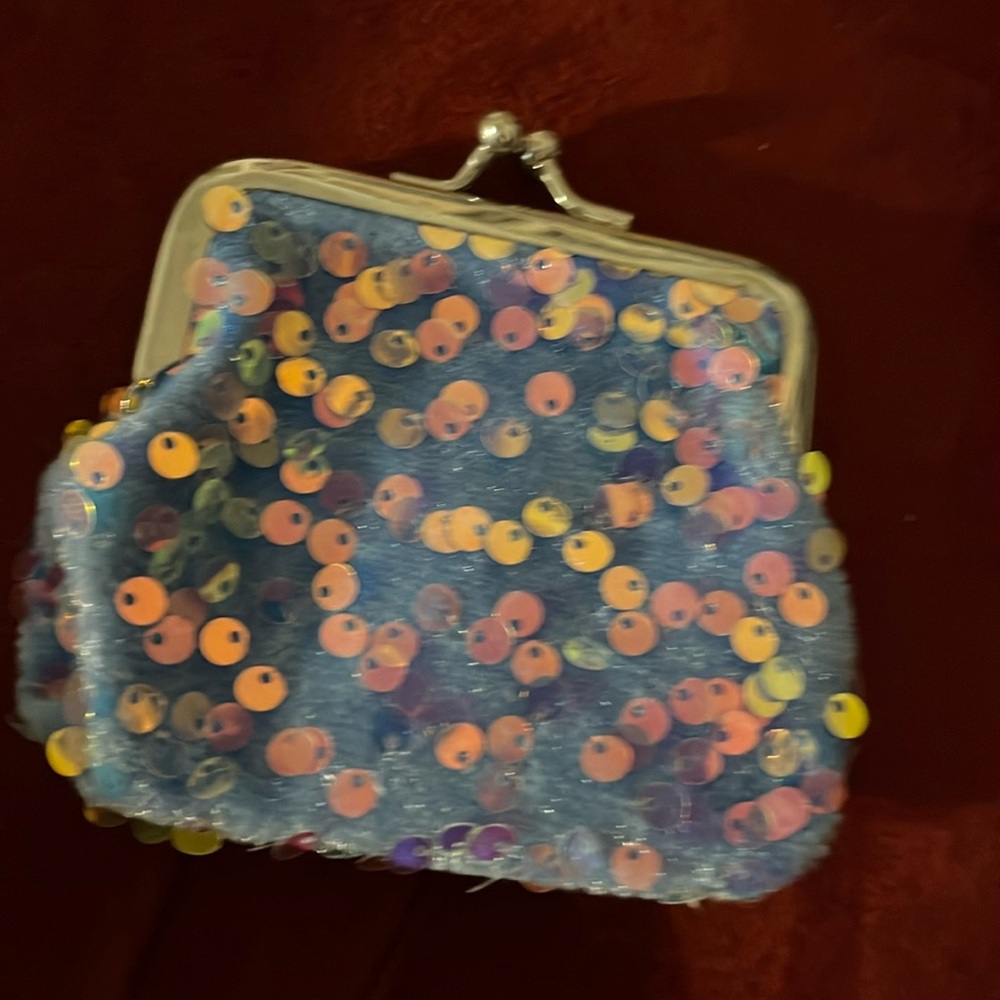 Small change purse! Free with $20 purchase!